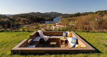 Country House 'Quinta dos Anjos - Gerês' with Lake View, Wi-Fi and Air Conditioning