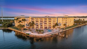 Apartment, Accessible - Waterview Balcony HOT TUB Heated Pool Rum Bar (St. Petersburg)