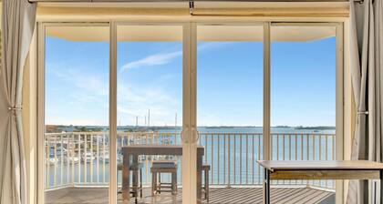 Waterview Balcony HOT TUB Heated Pool Rum Bar