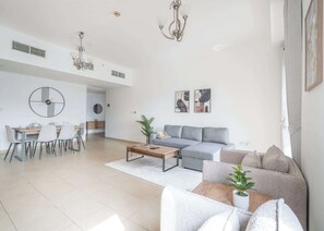 House - Stayshort - Chic Apartment in JBR Sleeps 3 With Canal View (Dubai)