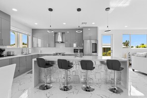 Villa | 4 bedrooms, Internet - Isla Luna Waterfront Oasis Pool Dock Kayaks (Marathon)