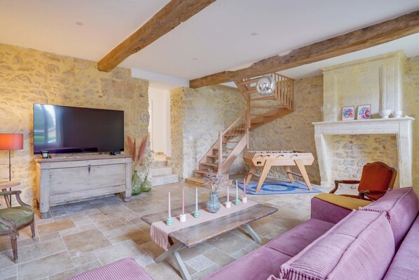 Télévision, chaîne hi-fi