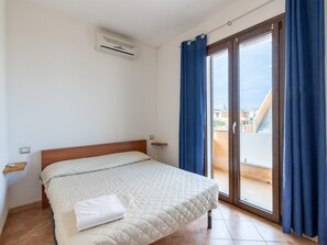 Apartment | 2 bedrooms, individually furnished, bed sheets - In the Residence, Terrace and air Conditioning (Castelsardo)