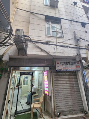 المنشأة من الخارج