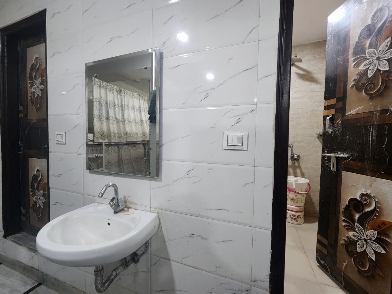 Deluxe Shared Dormitory | Bathroom | Shower, towels, soap, shampoo