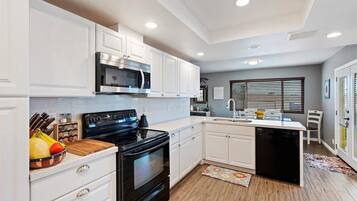 冰箱、微波炉、烤箱、炉灶