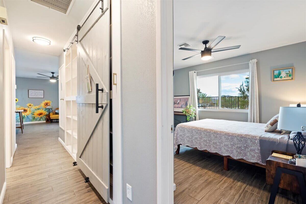 办公桌、WiFi、床单