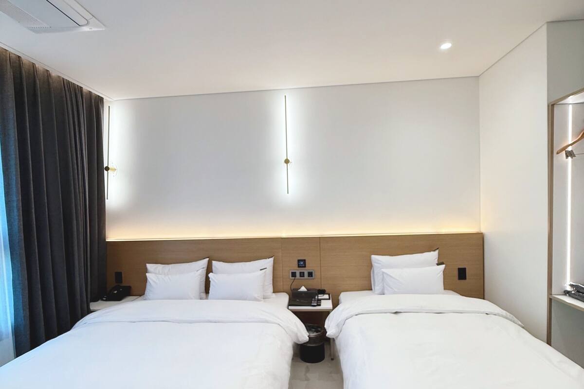 Deluxe Twin Room | Free WiFi, bed sheets