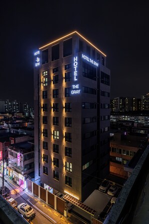 واجهة المنشأة