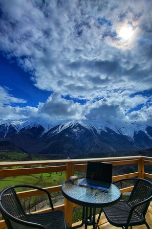 Outdoor dining - Svanieri cozy cottage in the mountains (Mestia Municipality)