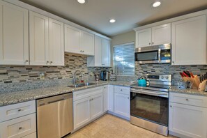 Apartment (2 Bedrooms) | Interior - Tempe Oasis 2 Mi to Sloan Park, Walk to ASU Campus (Tempe)