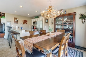 Interior - 3 Mi to Dtwn: Pet-friendly Condo in Silverthone (Silverthorne)