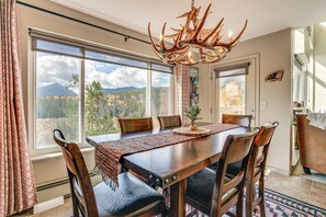 A dining area with a wooden table, chairs, and a chandelier. - 3 Mi to Dtwn: Pet-friendly Condo in Silverthone (Silverthorne)