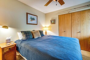 Interior - 3 Mi to Dtwn: Pet-friendly Condo in Silverthone (Silverthorne)