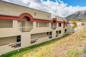 Interior - 3 Mi to Dtwn: Pet-friendly Condo in Silverthone (Silverthorne)