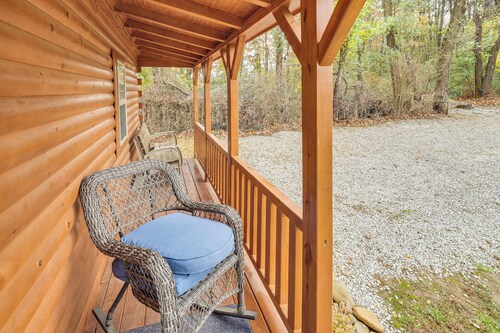 Waterfall Hikes & Fairways: Quiet Crossville Cabin