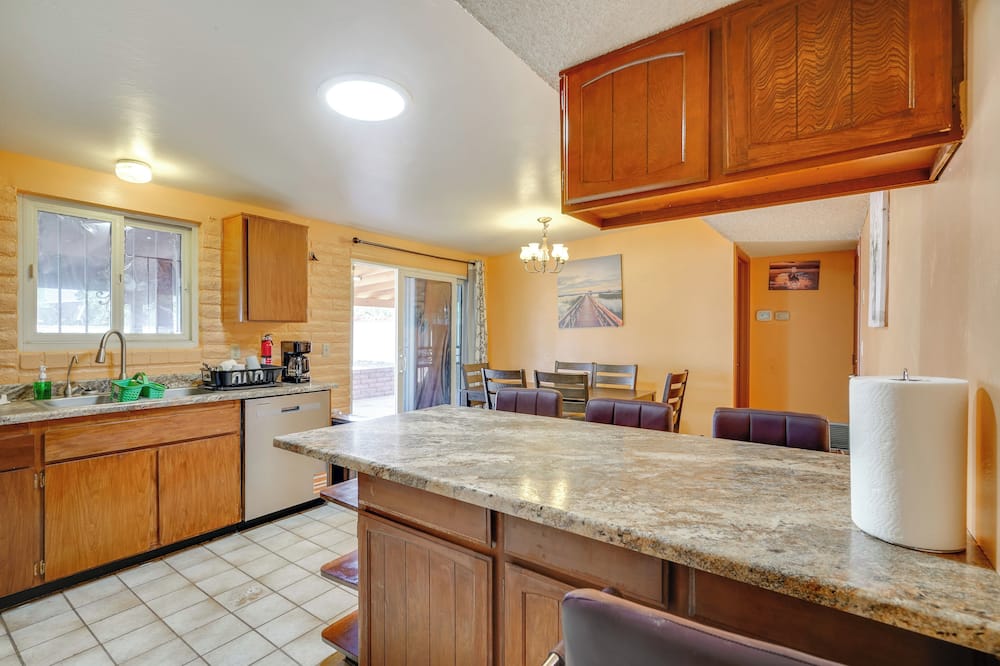 7 Mi to Saguaro Nat'l Park: Tucson Home w/ Yard - Downtown, AZ