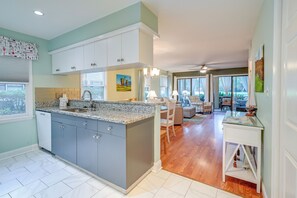 Apartment (2 Bedrooms) | Interior - Paradise on Pawleys Island - Golf, Beach & Pool! (Pawleys Island)