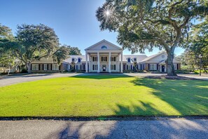 Apartment (2 Bedrooms) | Interior - Paradise on Pawleys Island - Golf, Beach & Pool! (Pawleys Island)