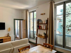 Interior - Ginkgo (Autun)