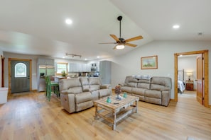 Interior - Families Welcome! Creekside Escape in Summerville (Summerville)