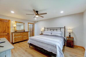 House (3 Bedrooms) | Interior - Families Welcome! Creekside Escape in Summerville (Summerville)