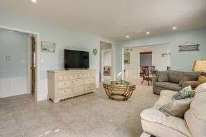 House (3 Bedrooms) | Interior - Coastal Escape w/ Yard Near Anna Maria Island (Bradenton)