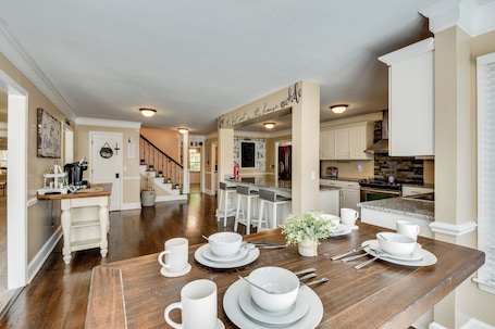 House (5 Bedrooms) | Interior