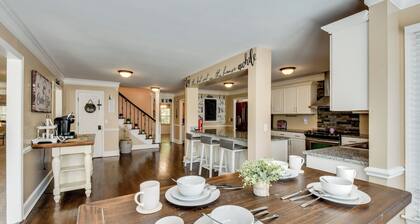 6 Mi to Dtwn Anderson: Grand Family Home w/ Yard!