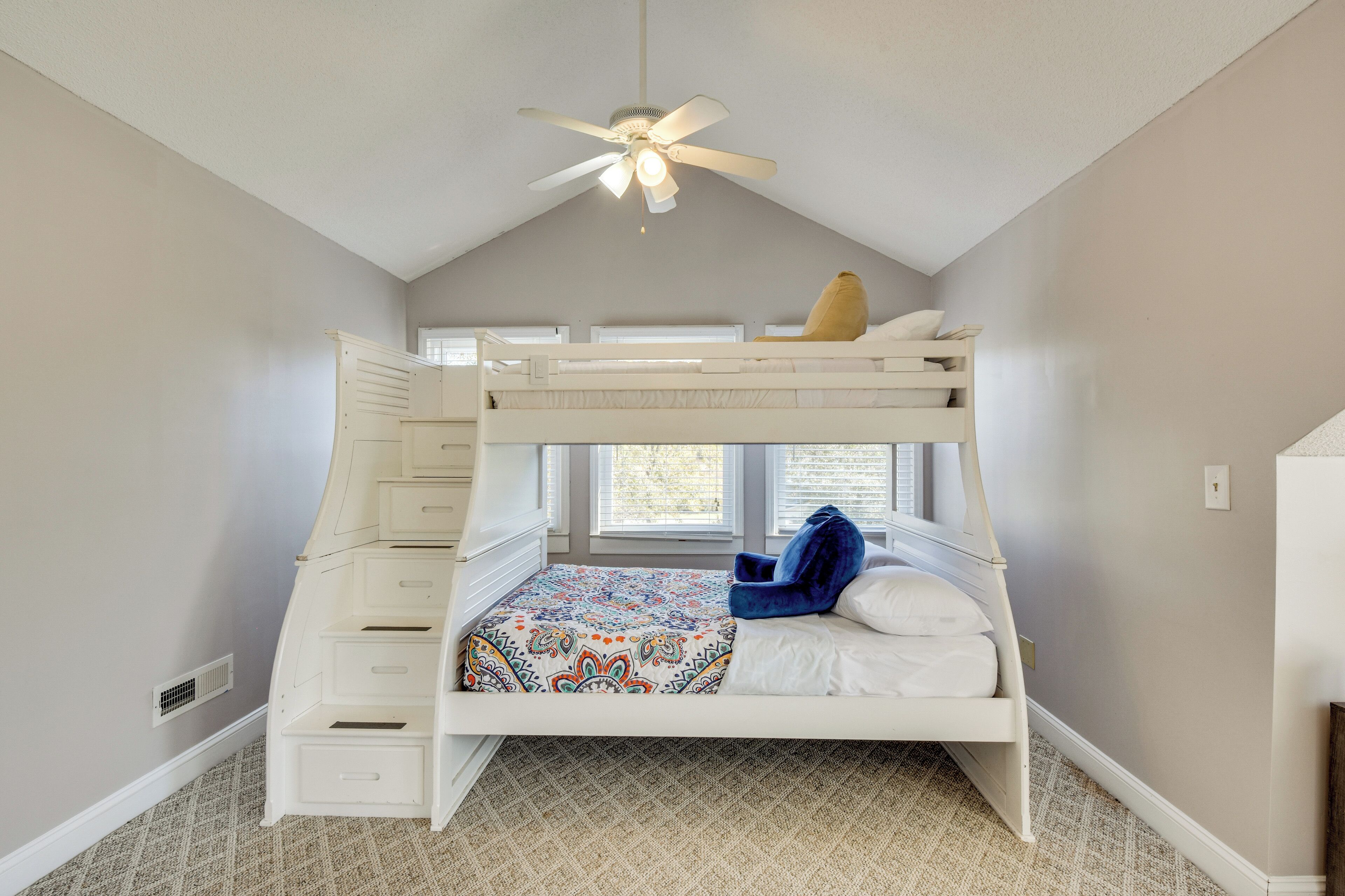 House (5 Bedrooms) | Interior