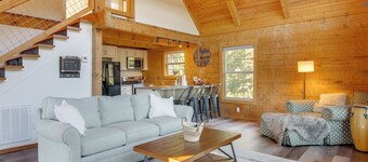 Hike & Unwind, Peaceful Wooded Retreat in Newport