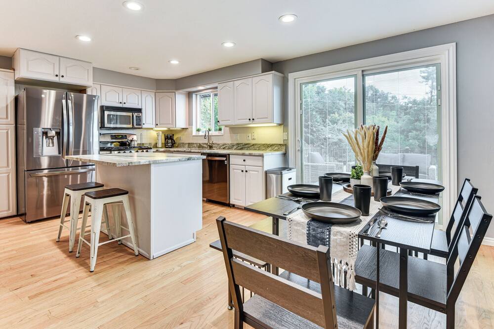 Mountain-view Retreat w/ Hot Tub in Centerville! - Morgan, UT