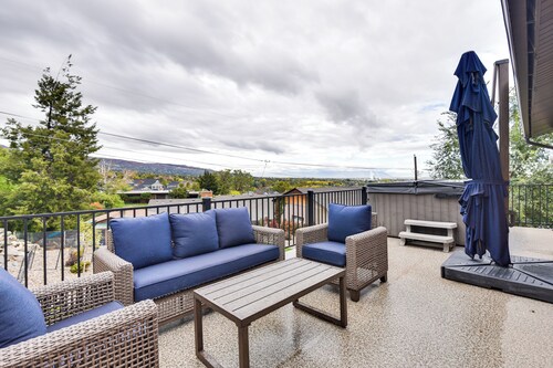 Mountain-view Retreat w/ Hot Tub in Centerville!