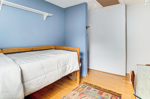 Near Trails, Parks & Orchards: Germantown Retreat