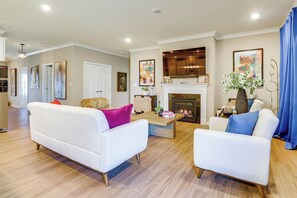 Front of property - 7 Mi to Boyce Park: Family Townhome in Verona! (Verona)