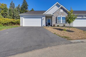 Interior - 7 Mi to Boyce Park: Family Townhome in Verona! (Verona)