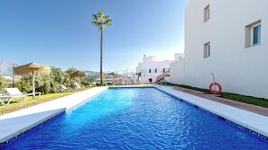Pool - Beautiful apartment, 10 minutes walk from the beach (Urbanización Estrella de la Bahía)