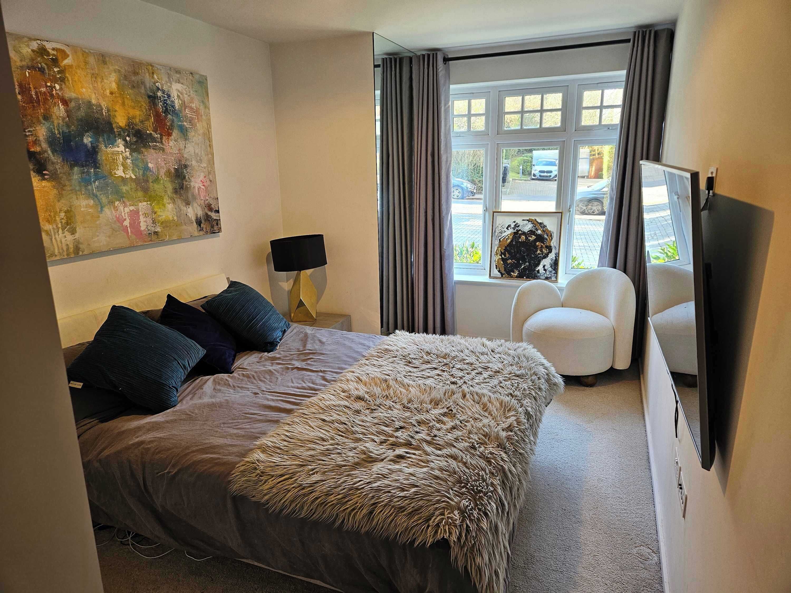 2 bedrooms, iron/ironing board, Internet, bed sheets