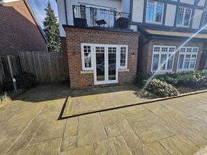 Exterior - Luxury 2 double bedroom Apt in the heart of Purley (Greater London)
