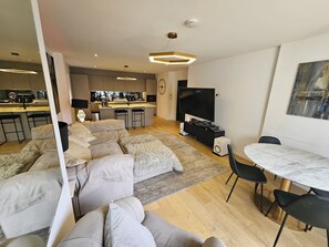 Interior - Luxury 2 double bedroom Apt in the heart of Purley (Greater London)