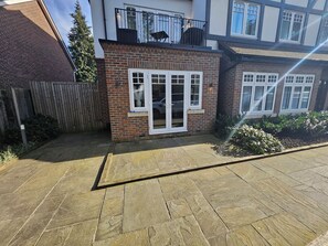 Exterior - Luxury 2 double bedroom Apt in the heart of Purley (Greater London)