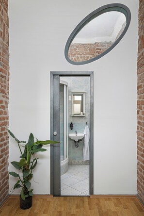 Grand Apartment | Bathroom