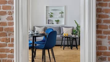 Grand Apartment | Blackout drapes, free WiFi