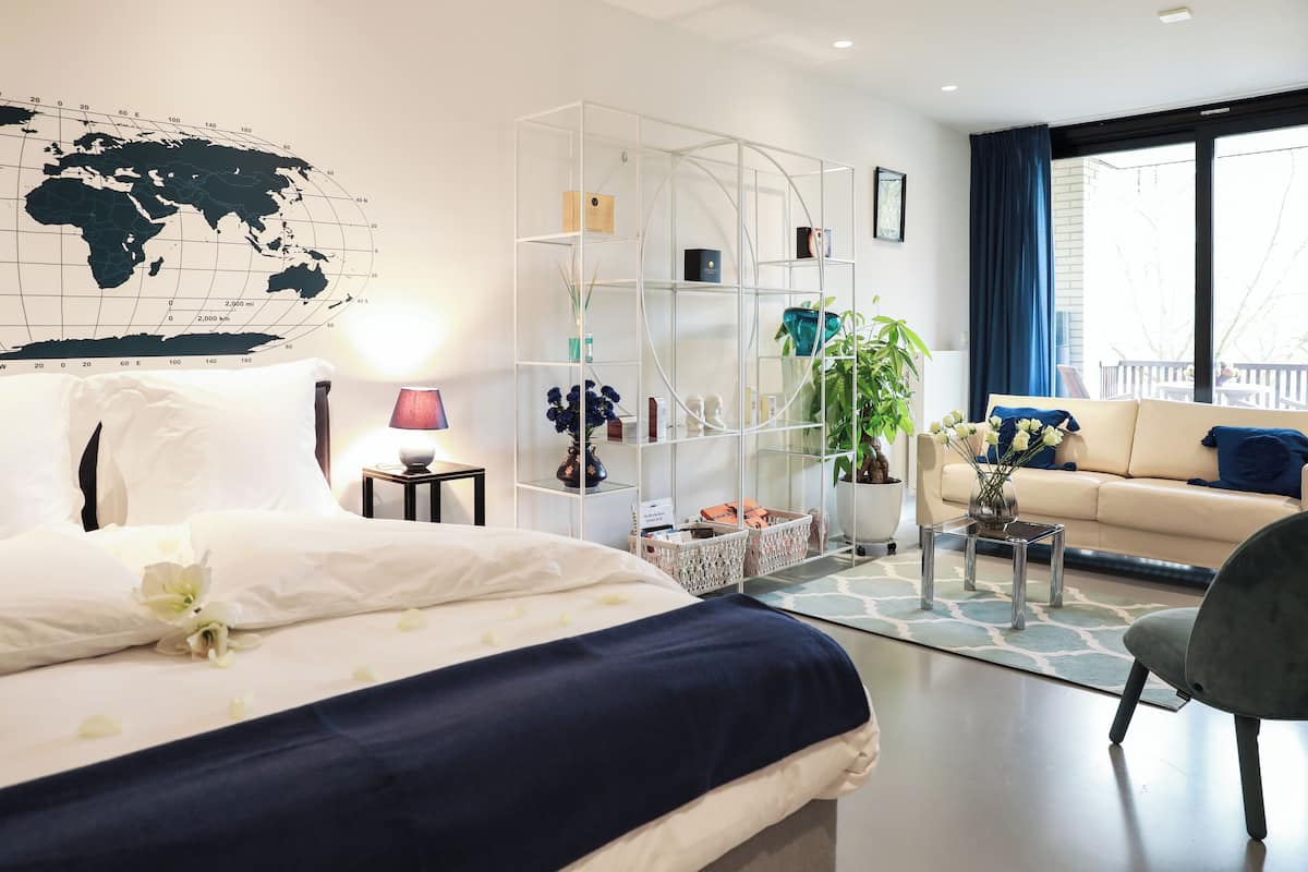 Suite 2 | Bureau, chambres insonorisées, fer et planche à repasser, Wi-Fi gratuit