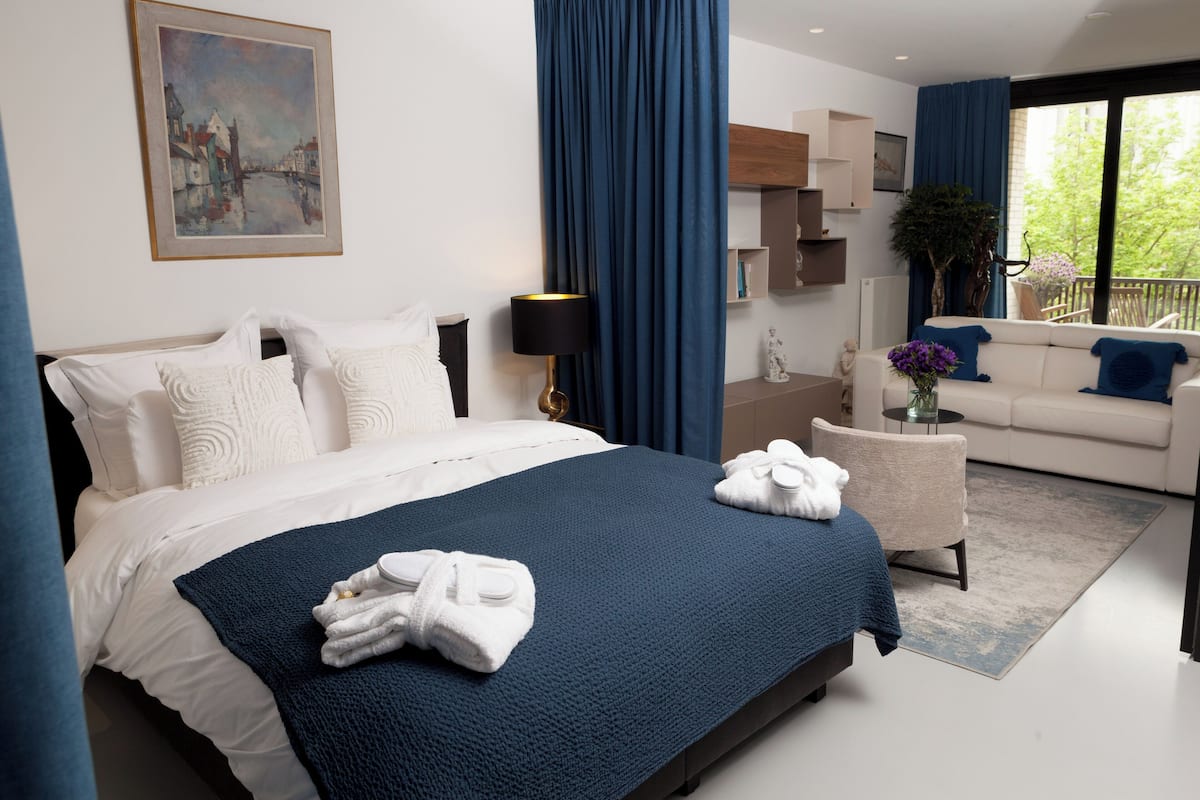 Suite 1 | Bureau, chambres insonorisées, fer et planche à repasser, Wi-Fi gratuit