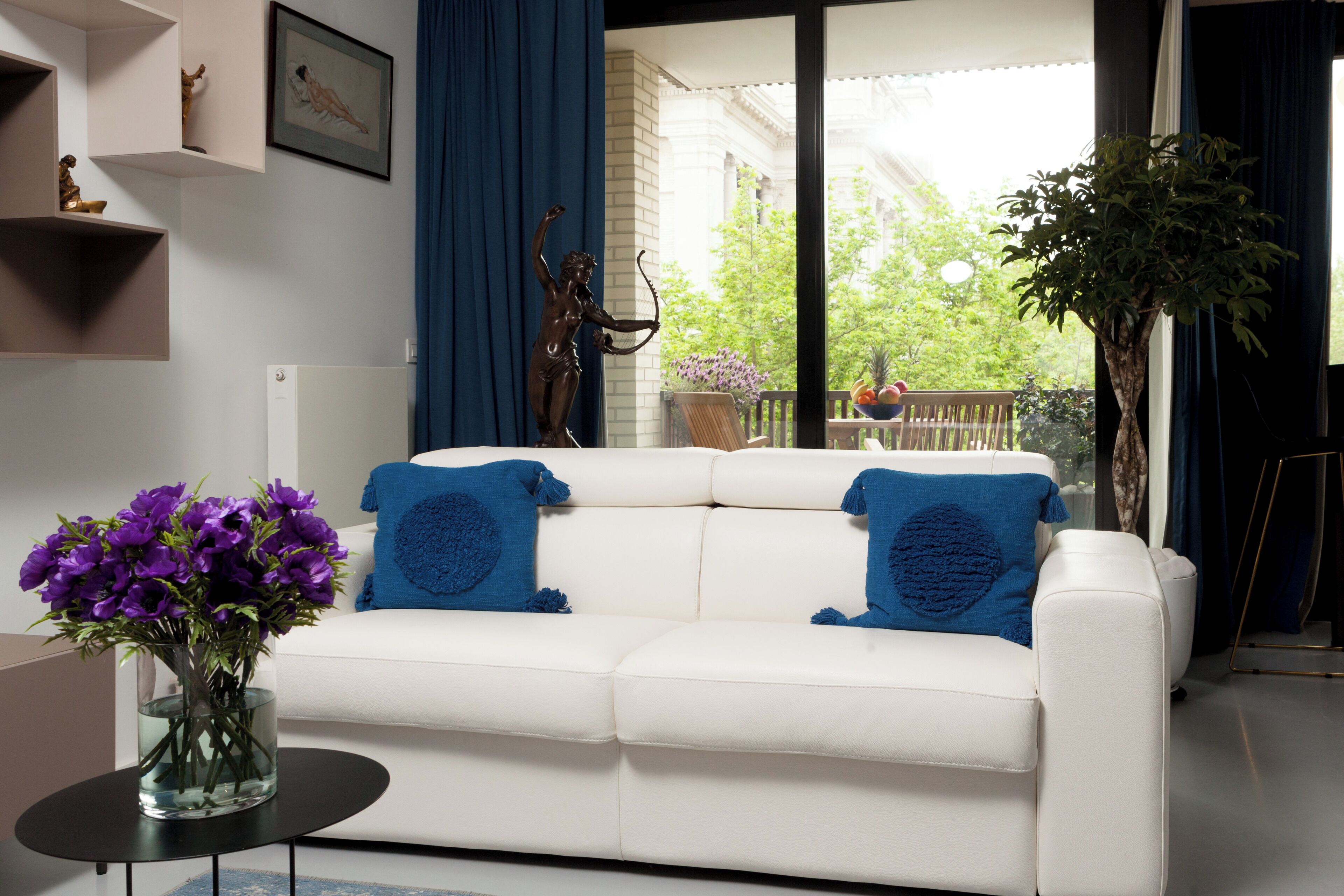 Appartement | Woonruimte | Flatscreentelevisie en een printer