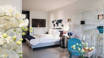 Desk, soundproofing, iron/ironing board, free WiFi