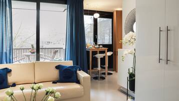 Suite 2 | Meja kerja, kedap suara, setrika/meja setrika, dan Wi-Fi gratis