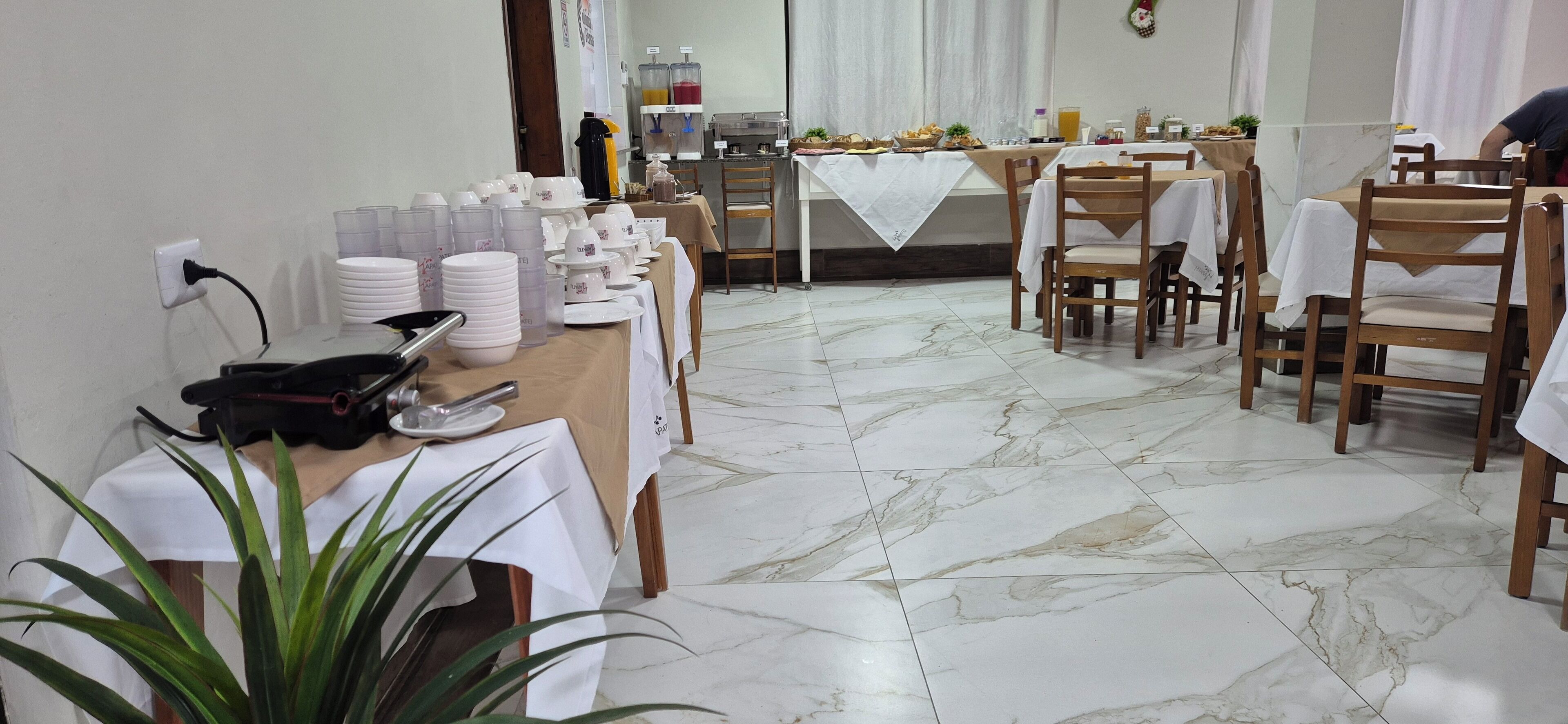 매일 뷔페 무료 아침 식사 포함