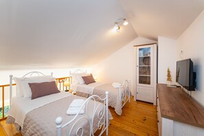 4 عدّة غرف نوم ومكواة/لوح كي